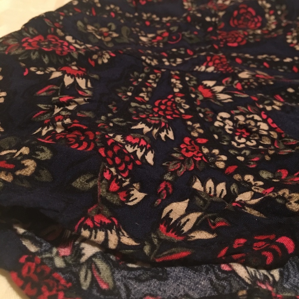 Patterned Shorts - Picture 3 of 4